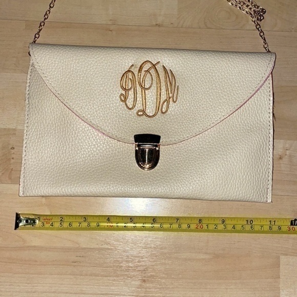 NWOT clutch crossbody bag purse chain strap monogrammed DDM embroidery in cream - Picture 5 of 10